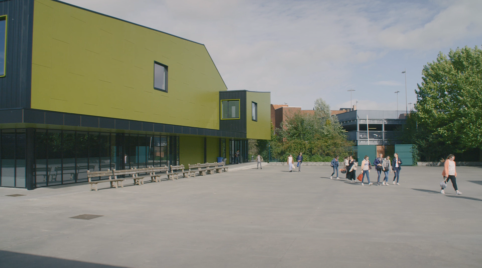 VMS Roeselare toegang Leerlingen vertrekkend uit sporthal VMS Roeselare
